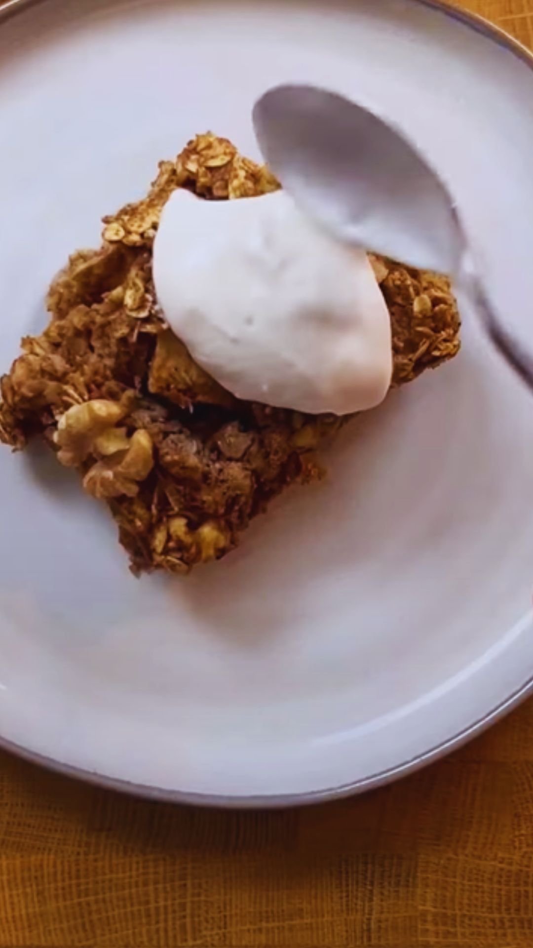 Cinnamon Apple Oatmeal Cream Pies